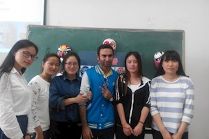 湖南师大留学生春季实习团来taptap点点学习京剧脸谱绘制艺术